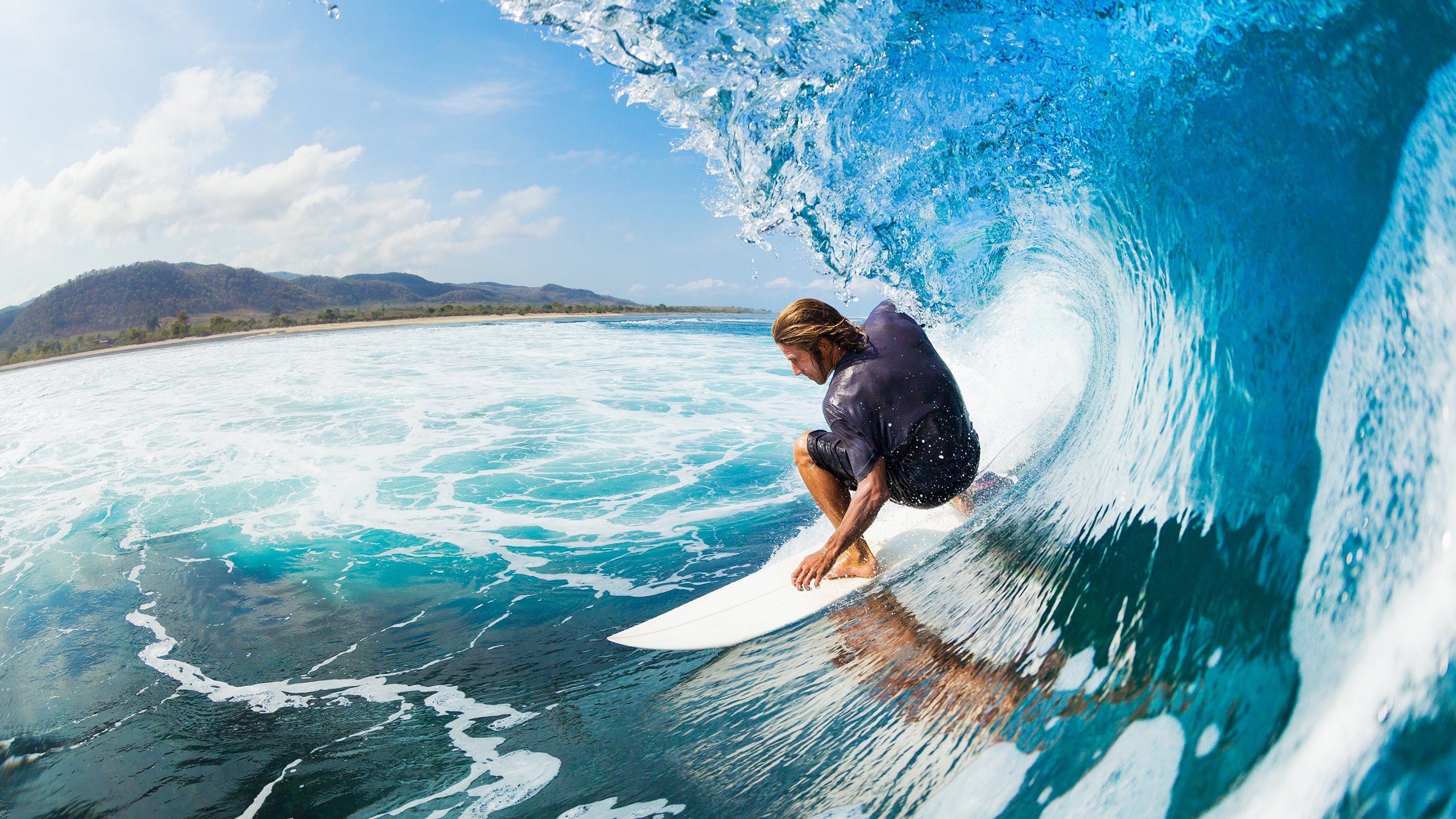 云端溜索体验：悬挂在天空的惊险快感